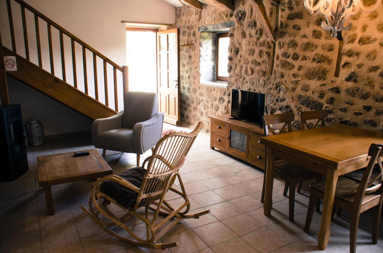 Le Petit Rias Gite Soleil Saint Maurice en Chalencon Exterior photo